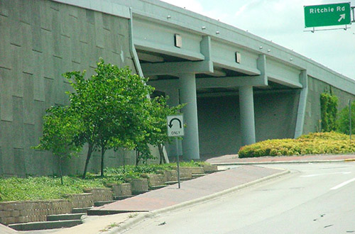 landscaping at Ritchie Road along US 84 in Waco